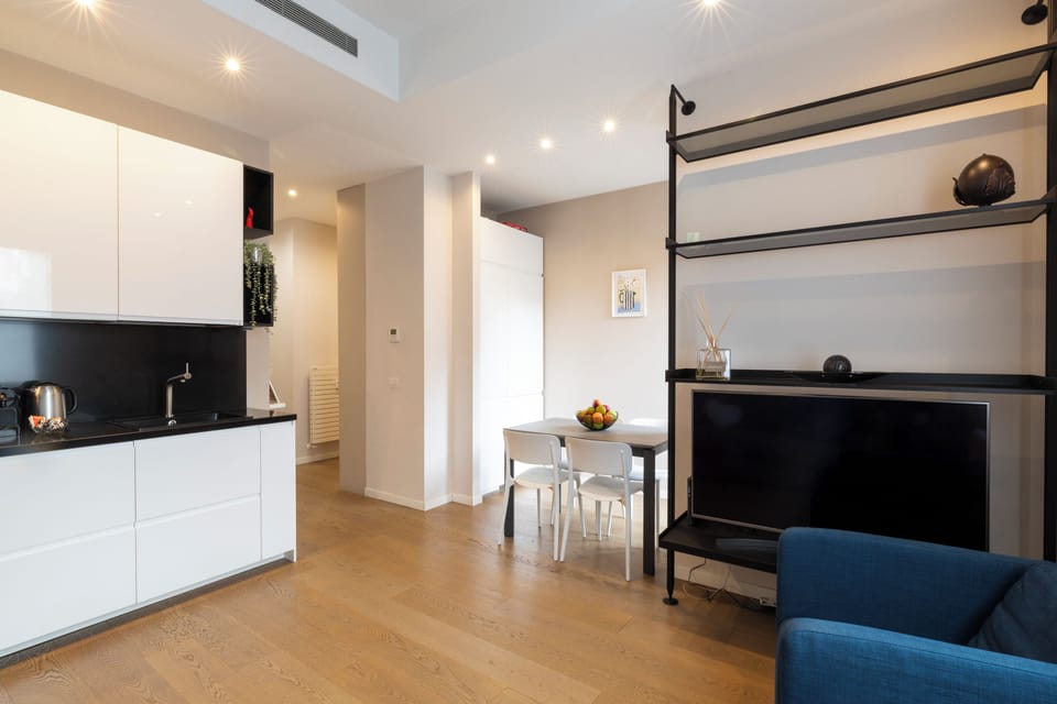 Deluxe Apartment, City View | Living area | 50-inch Smart TV with digital channels