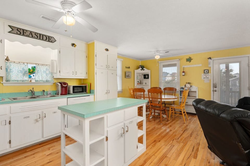 13-web-or-mls-2024-Wrightsville-Ave-Kitchen-V5