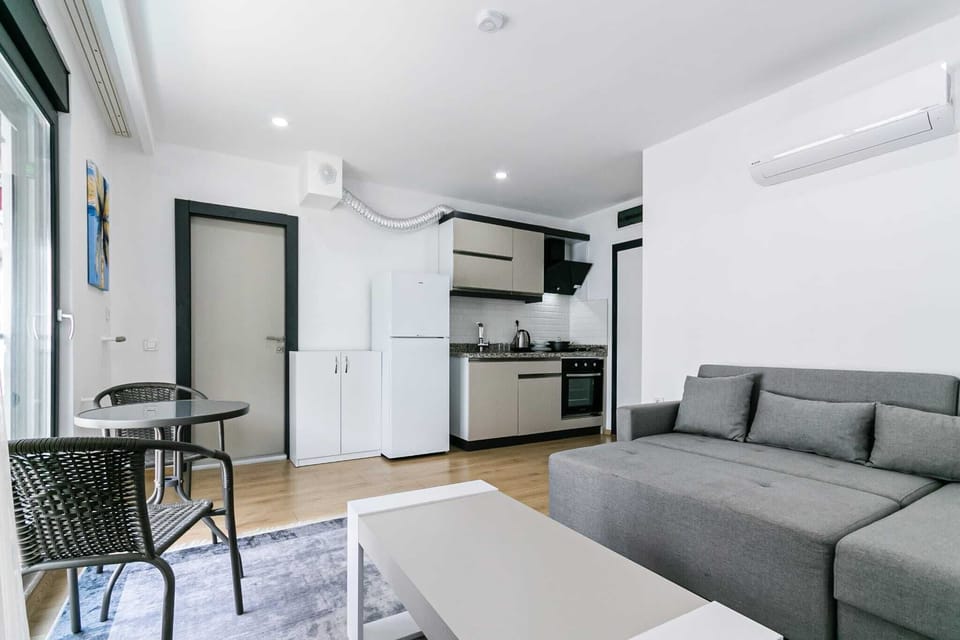 Comfort Suite, Balcony, Garden View | Living area | TV
