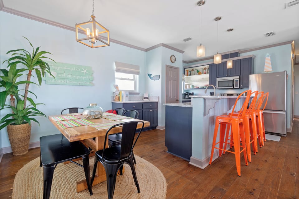 Kitchen / Dinning Area 