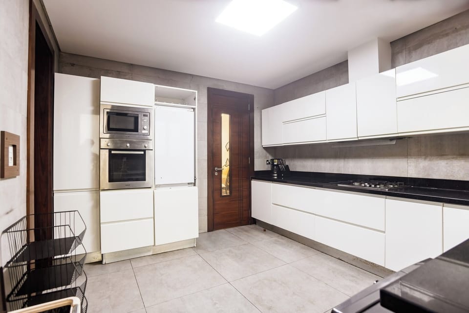 Family Apartment, Balcony, City View | Private kitchen | Fridge, microwave, oven, stovetop