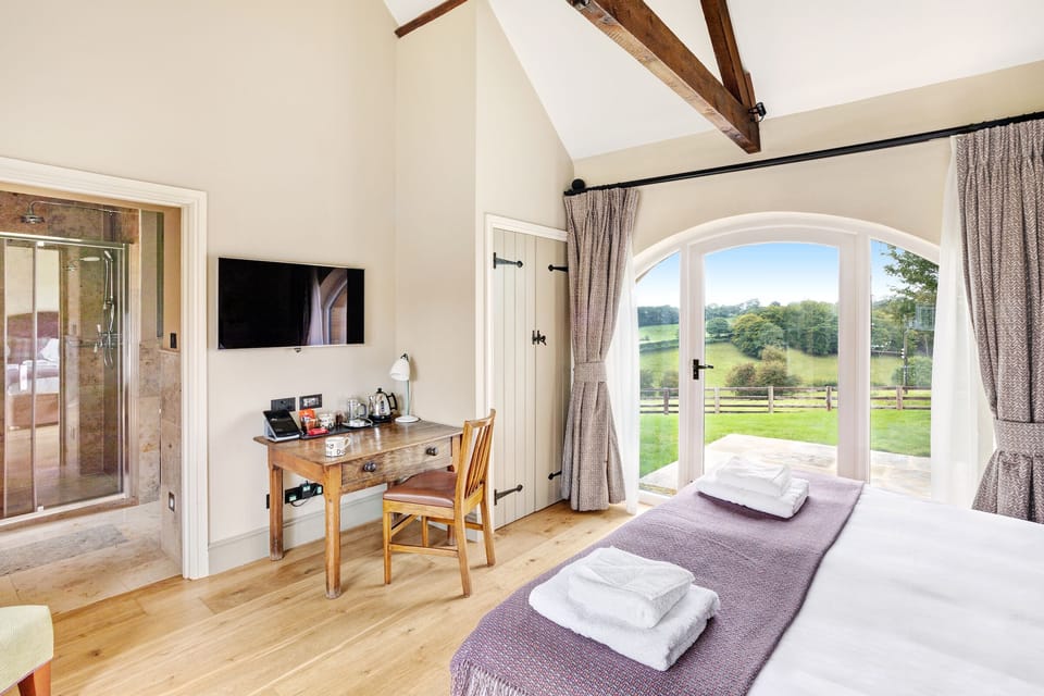 Deluxe House, Garden View | Egyptian cotton sheets, premium bedding, iron/ironing board, WiFi (free)