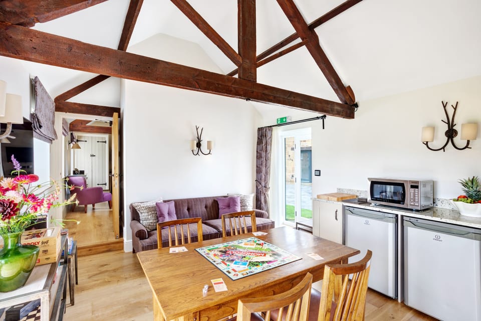Deluxe Bungalow | Living area | Smart TV, heated floors