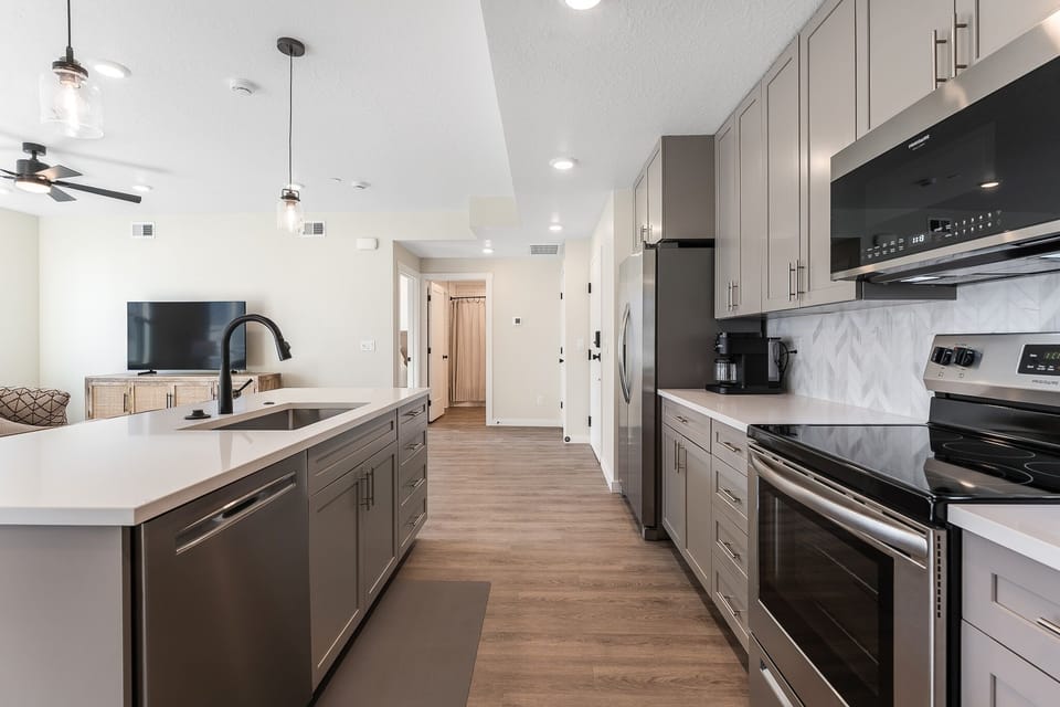 Condo, 2 Bedrooms | Private kitchen | Fridge, oven, coffee/tea maker, toaster