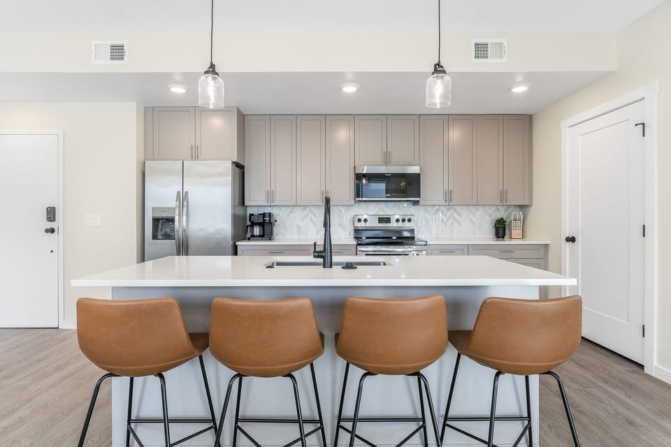 Condo, 2 Bedrooms | Private kitchen | Fridge, oven, coffee/tea maker, toaster