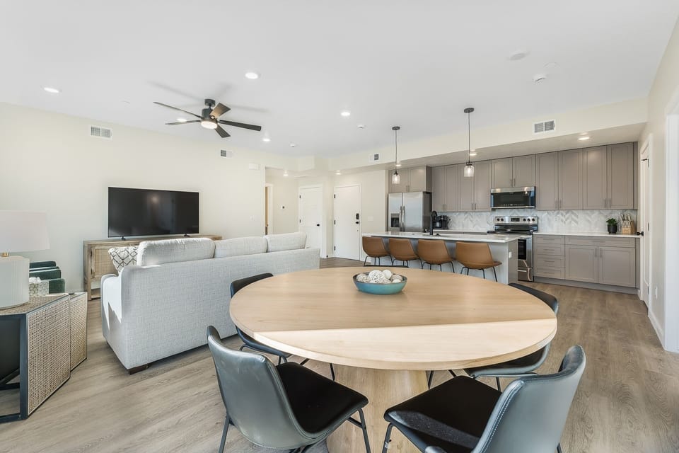 Condo, 2 Bedrooms | Interior