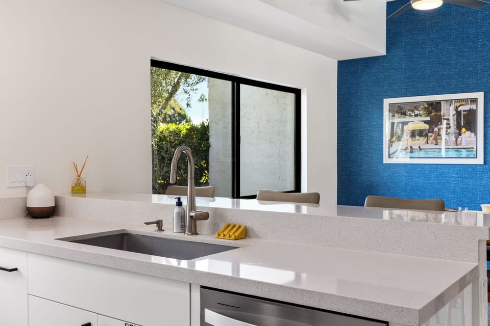 Gorgeous mid-century modern kitchen