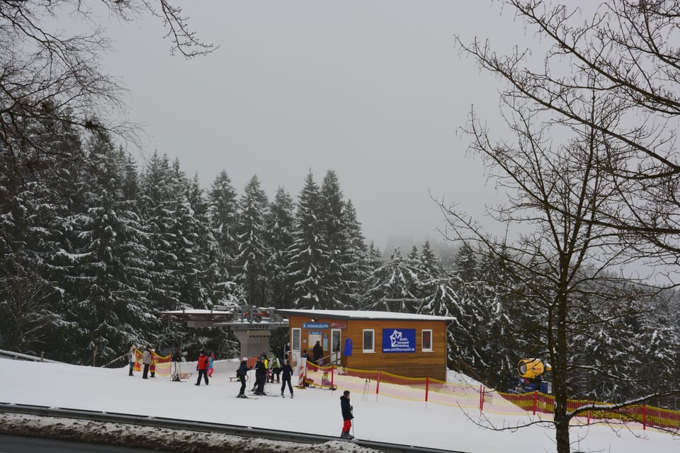 Tijdens de winter is het huis perfect gelegen; direct aan de piste