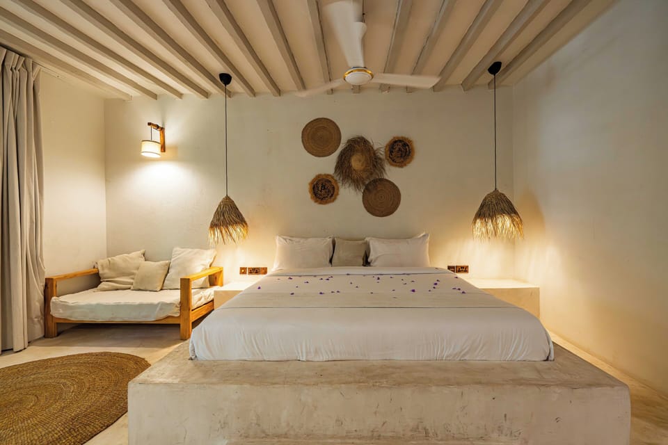 Superior Bungalow | Minibar, desk, laptop workspace, free cribs/infant beds