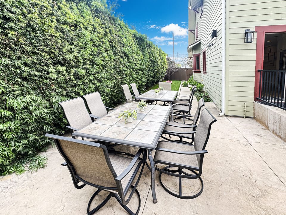 Outdoor dining