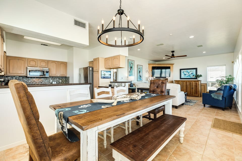 Enjoy homecooked meals with views of the Gulf