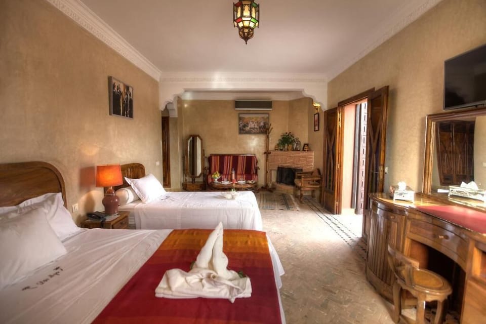 In-room safe, laptop workspace, blackout drapes, iron/ironing board