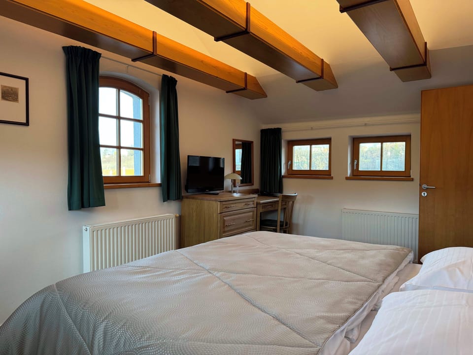 Panoramic Apartment, River View | Hypo-allergenic bedding available, Select Comfort beds, in-room safe