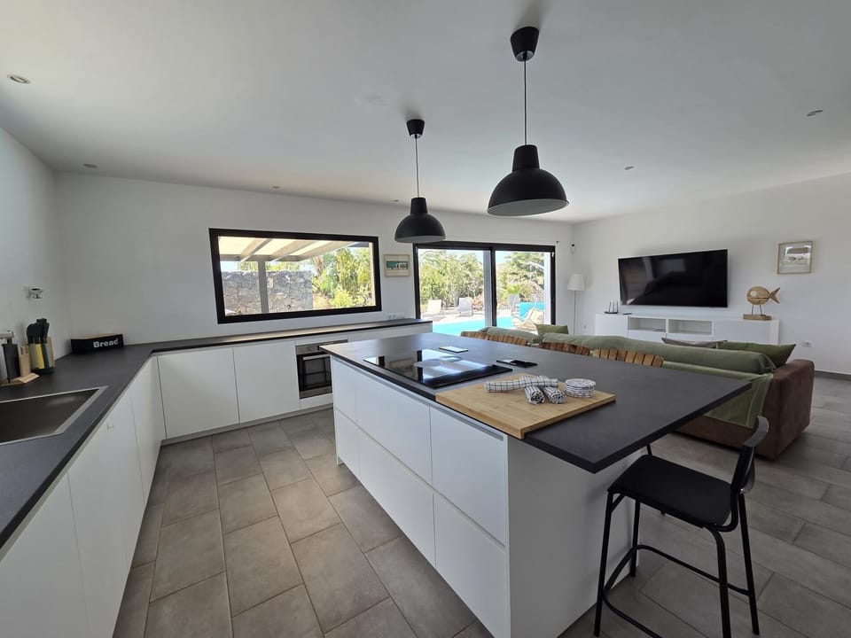 Casa Carica with heated pool in Lajares (4786)