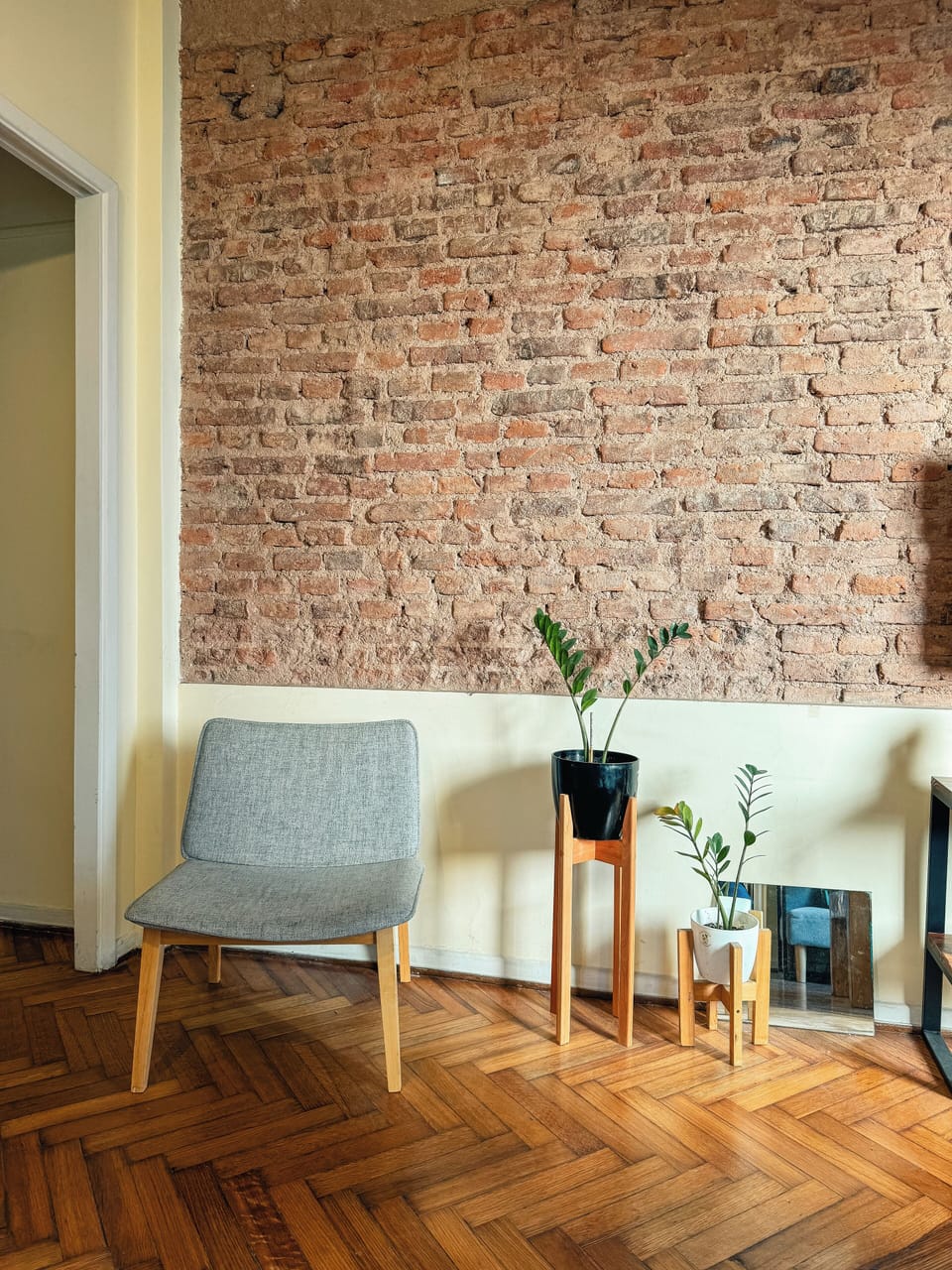Apartment, 1 Bedroom, City View | Living area | 42-inch Smart TV with cable channels, Netflix, pay movies
