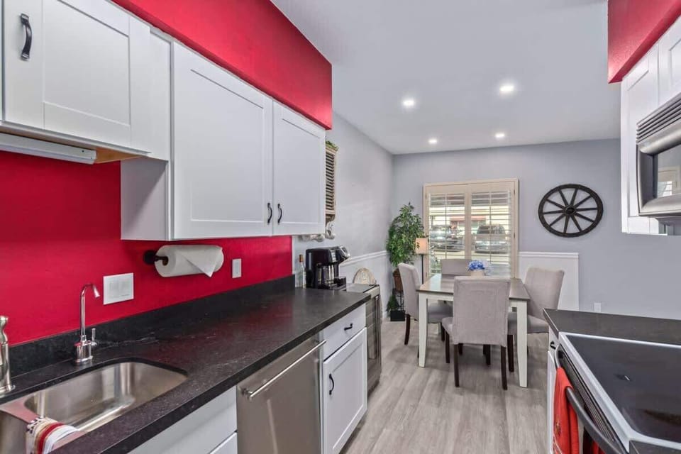 Bright and cheerful kitchen