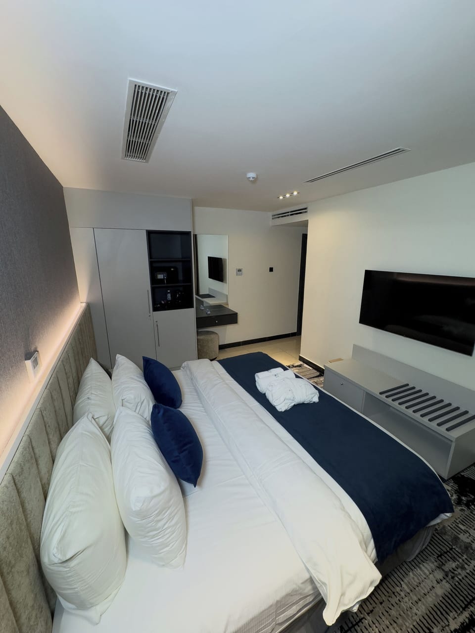 Deluxe Single Room, Balcony | In-room safe, desk, laptop workspace, iron/ironing board
