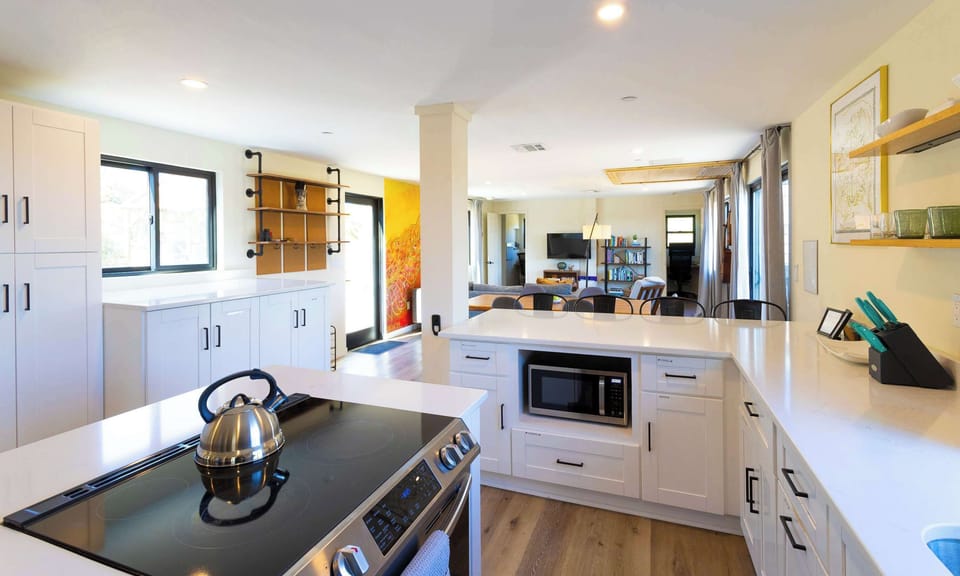 House, Multiple Beds, Patio, Garden View (Creator Cabin) | Private kitchen | Fridge, microwave, oven, stovetop