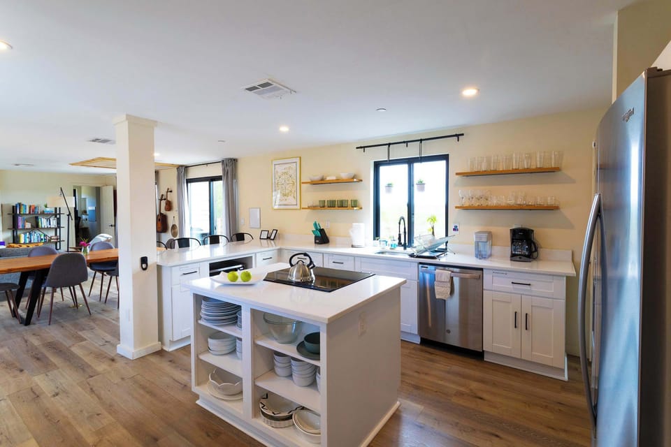 House, Multiple Beds, Patio, Garden View (Creator Cabin) | Private kitchen | Fridge, microwave, oven, stovetop