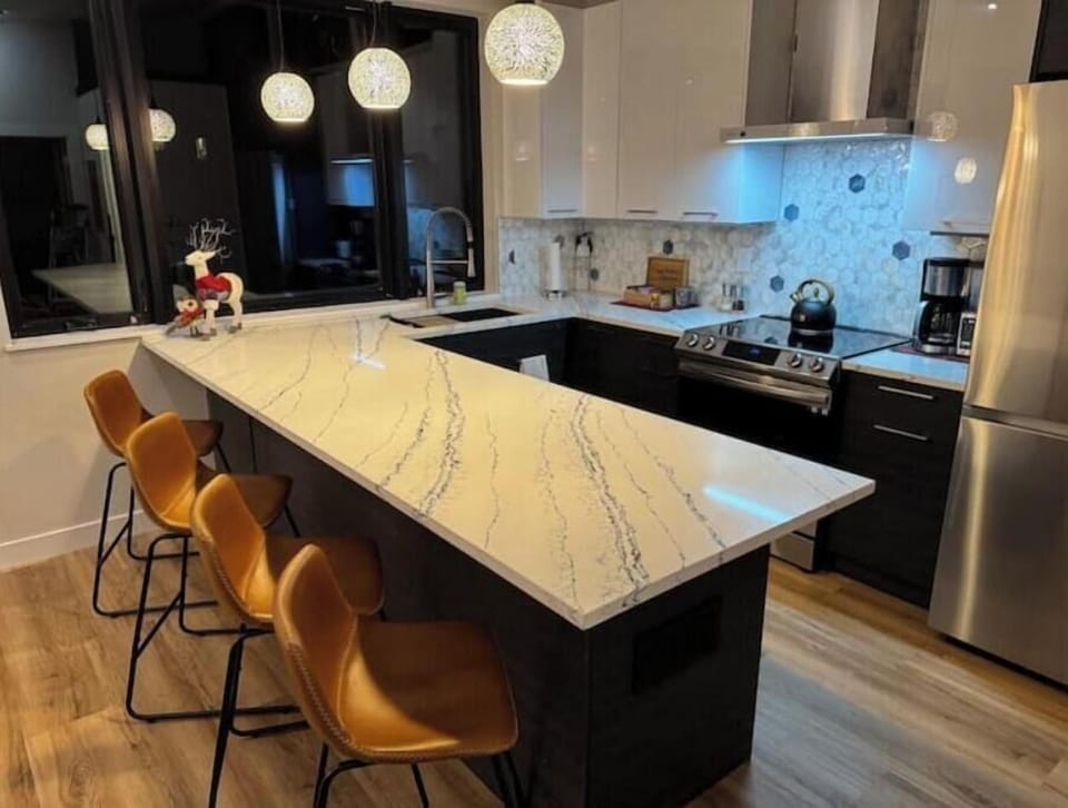 Fully-equipped kitchen with all amenities.