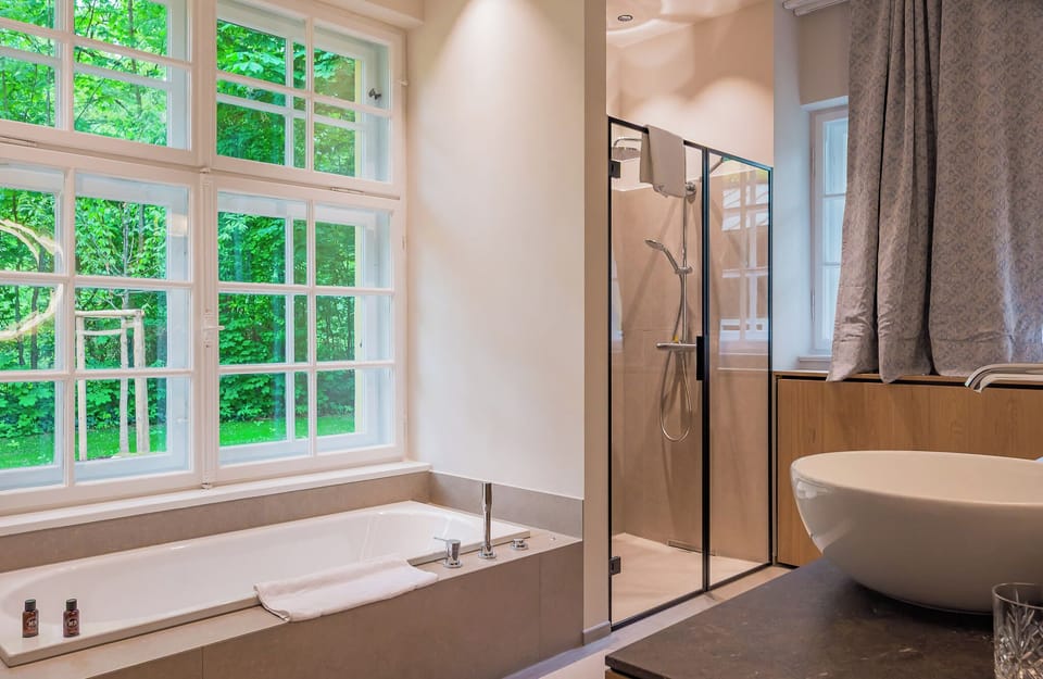 Lola Montez Suite | Bathroom | Shower, rainfall showerhead, hair dryer, heated floors