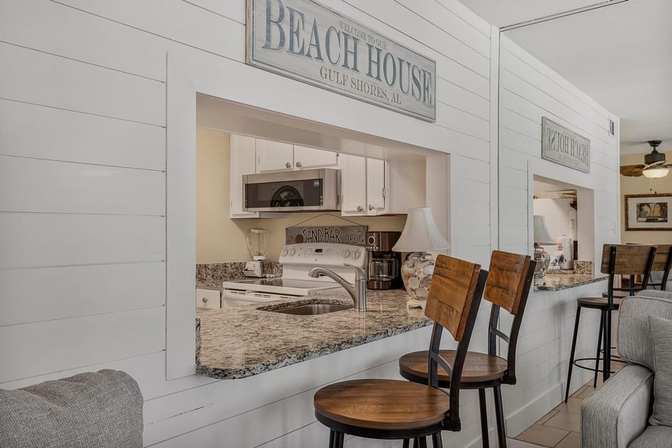 Condo, Multiple Beds (Sea Breeze 203) | Interior