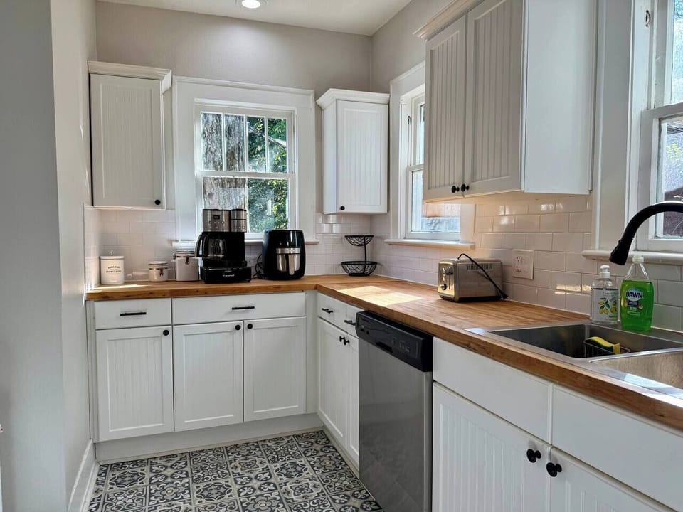 Full Service Kitchen (3)