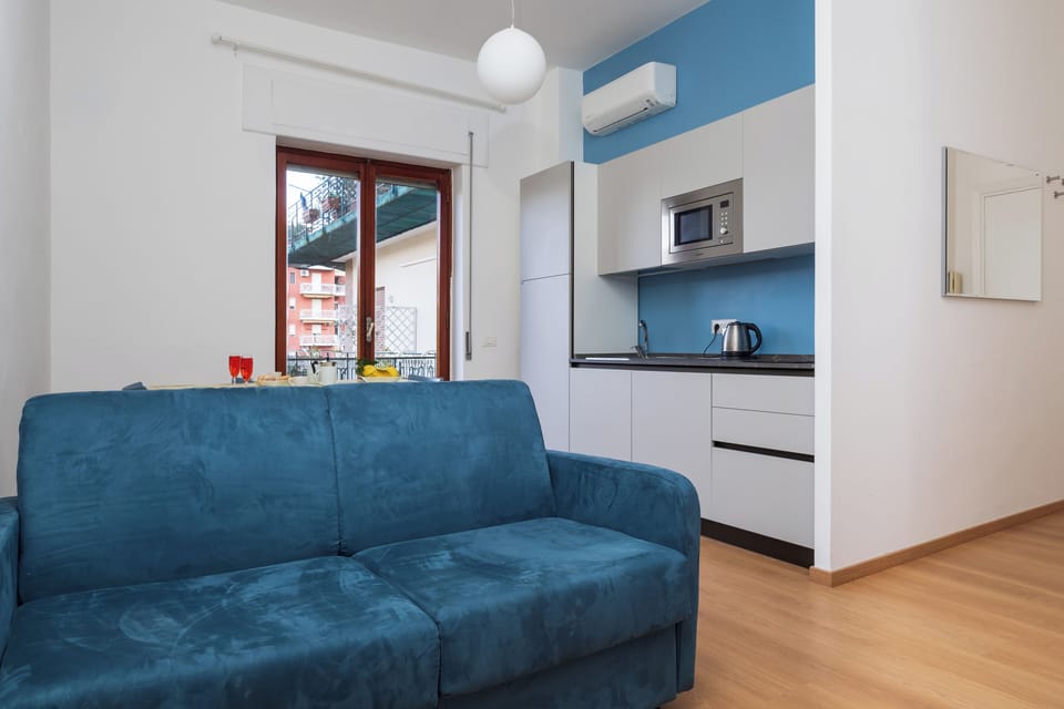 City Apartment, Balcony, City View | Living area | 40-inch flat-screen TV with digital channels, Netflix