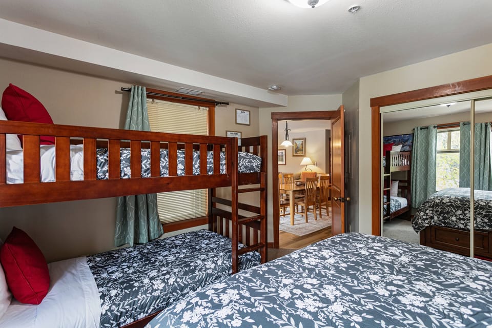 Bed, Bedroom, Furniture, Indoors, Room