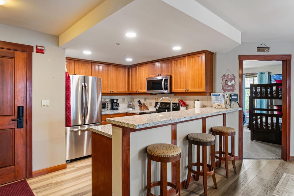Indoors, Kitchen, Furniture, Microwave, Oven