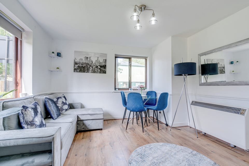 Apartment | Living area | TV