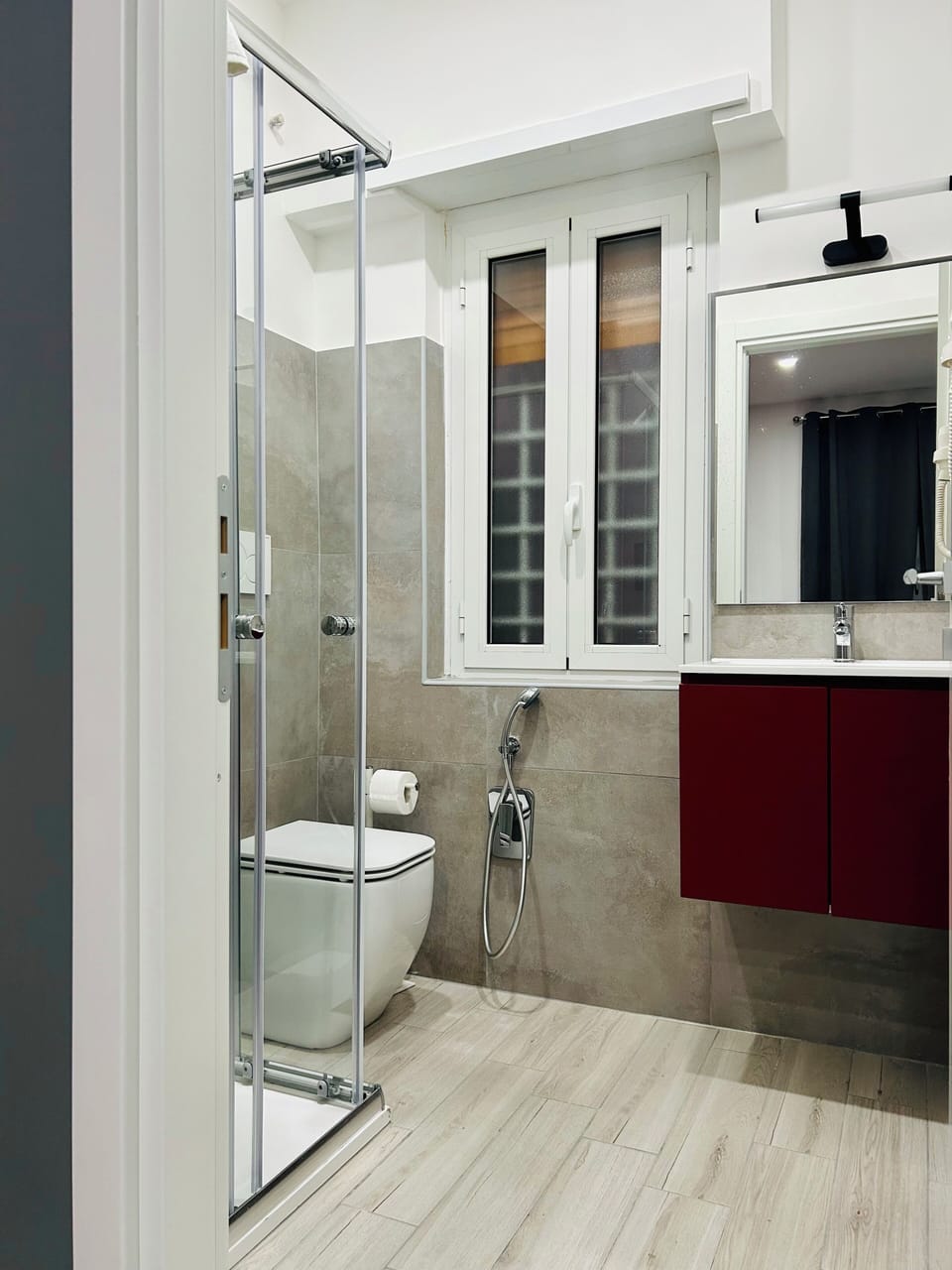 Deluxe Double or Twin Room | Bathroom | Shower, hair dryer, towels, toilet paper