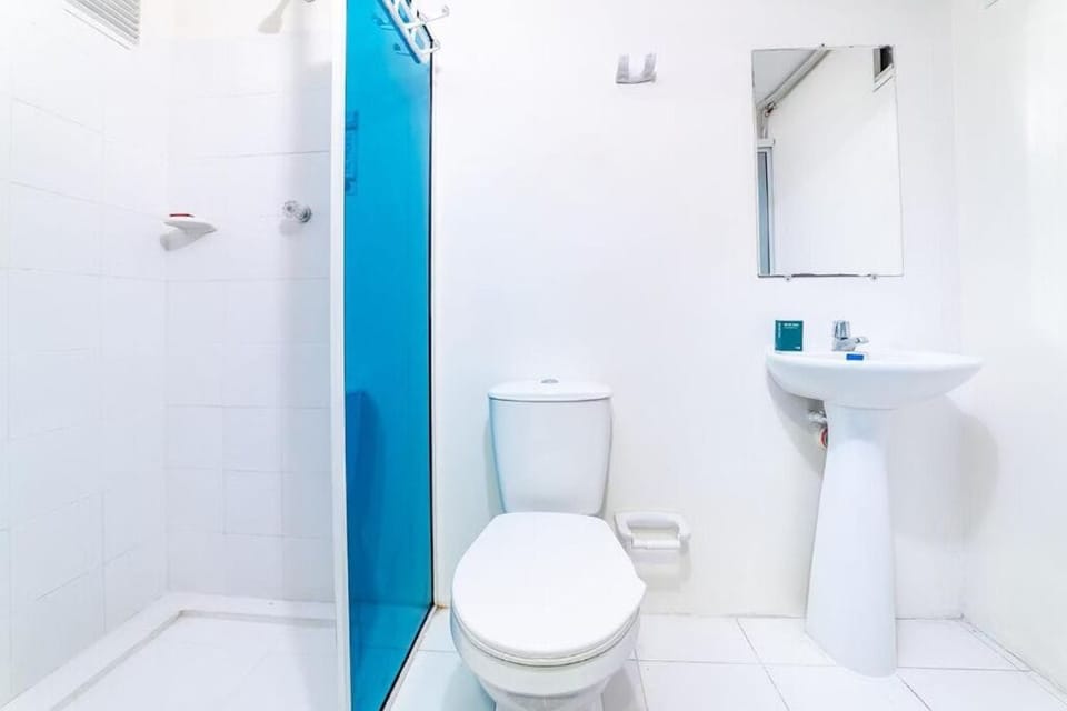 Comfort Room | Bathroom | Shower, free toiletries, towels, soap