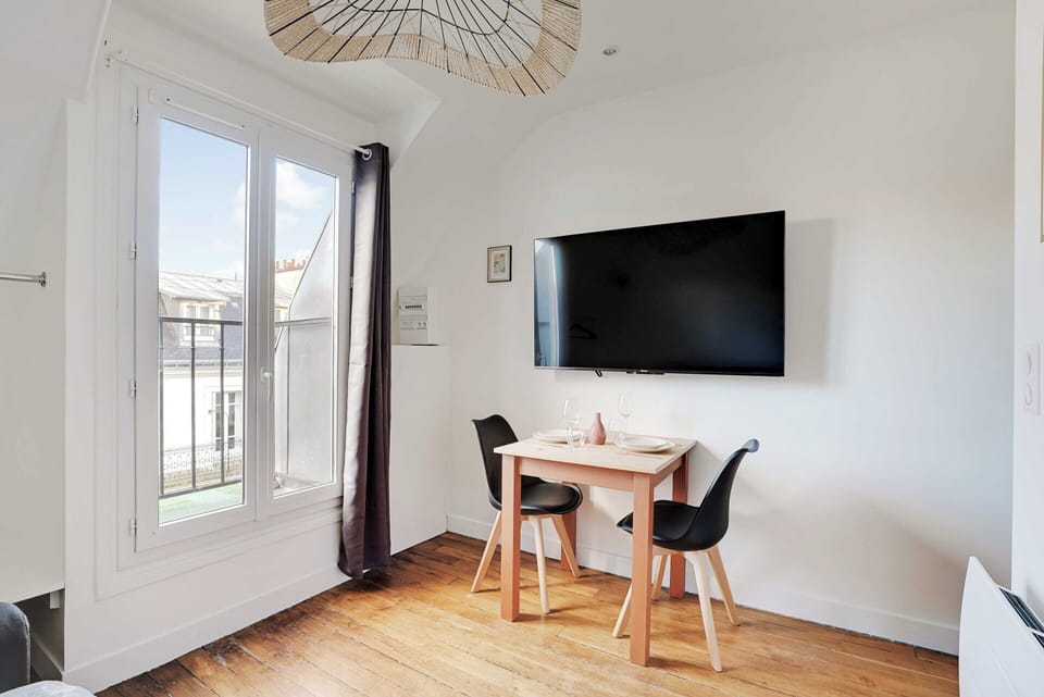 Apartment | Dining