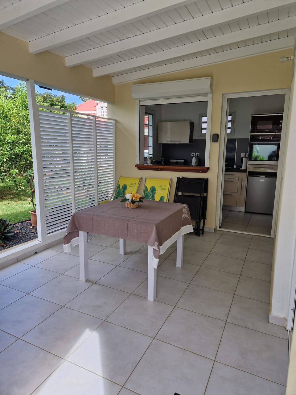Outdoor dining
