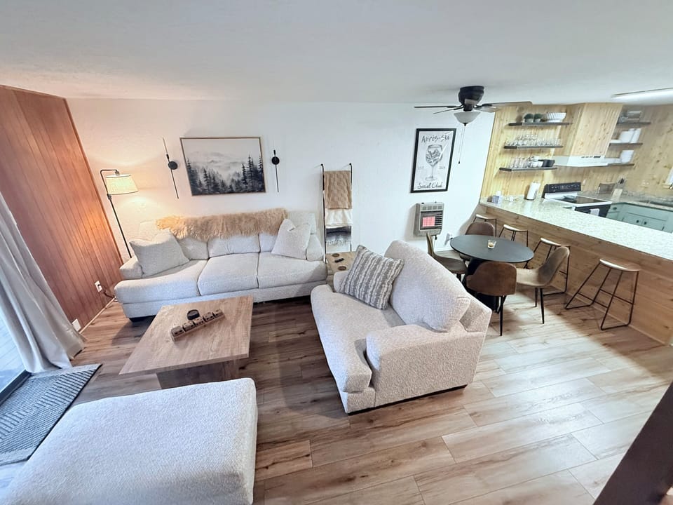 Living/Dining/Bar
