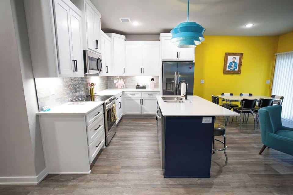 Open Kitchen - fully stocked