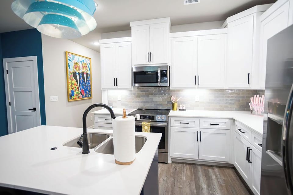 Kitchen- fully stocked