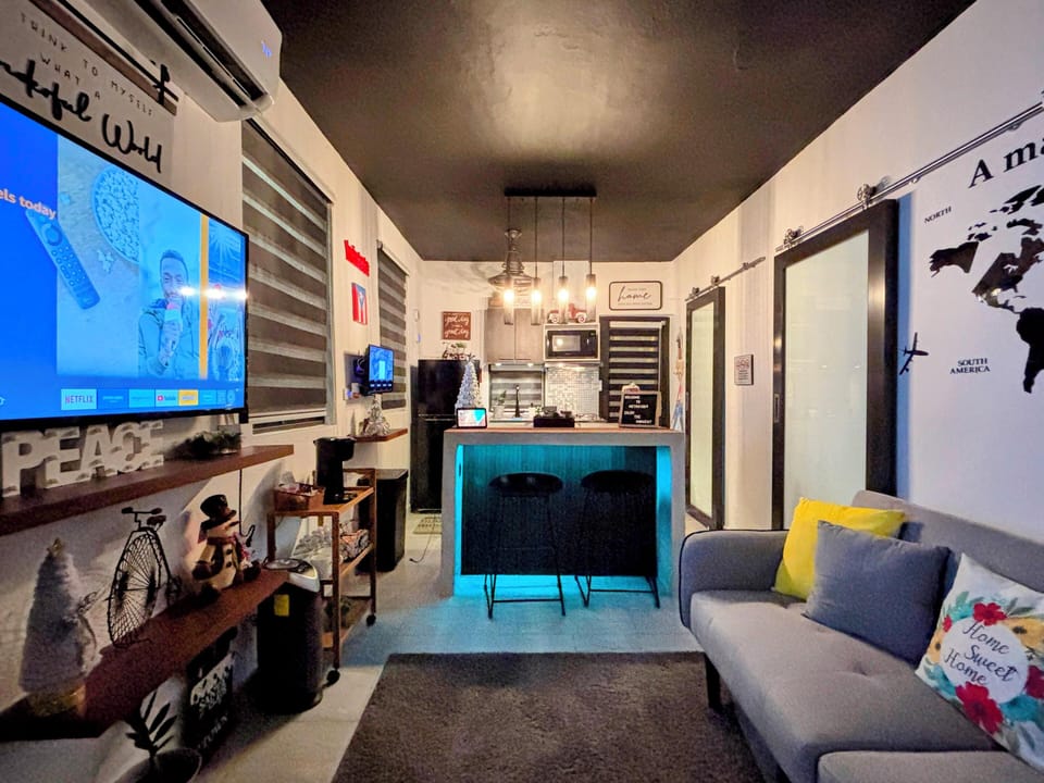 Super cozy living area and kitchen. High ceilings, A/C, Smart TV, Alexa and more.