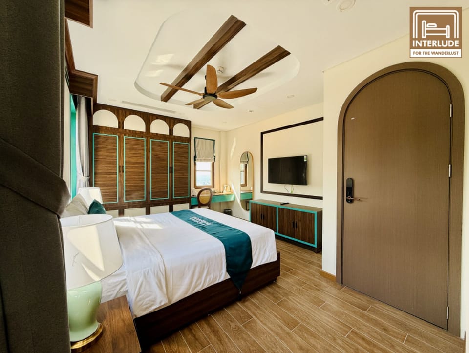 Junior Studio Suite | Desk, free WiFi, bed sheets