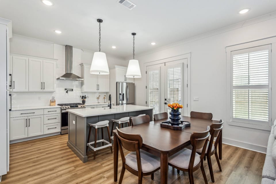Dining area and kitchen counter bar