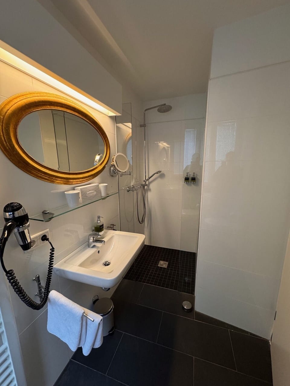 Economy Double Room | Bathroom | Shower, hair dryer, towels, soap