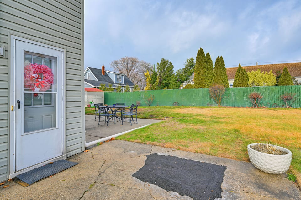 Property Entrance | Outdoor Dining Area | Single-Story Studio