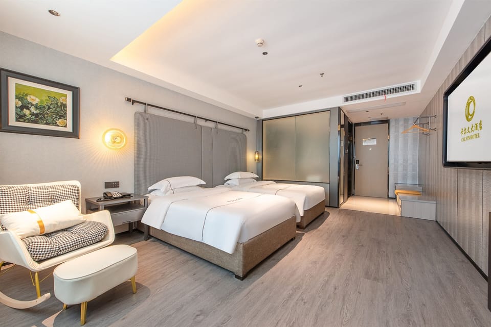Luxury Twin Room, City View | Laptop workspace, soundproofing, iron/ironing board, free WiFi