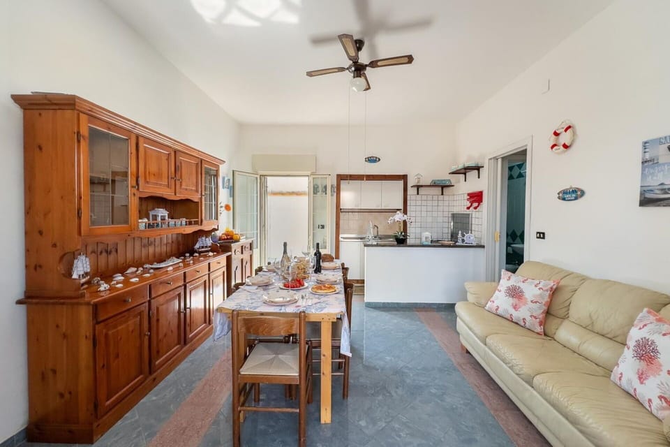 Autumn, Dining Room, Kitchen, Living Room, Spring, Summer