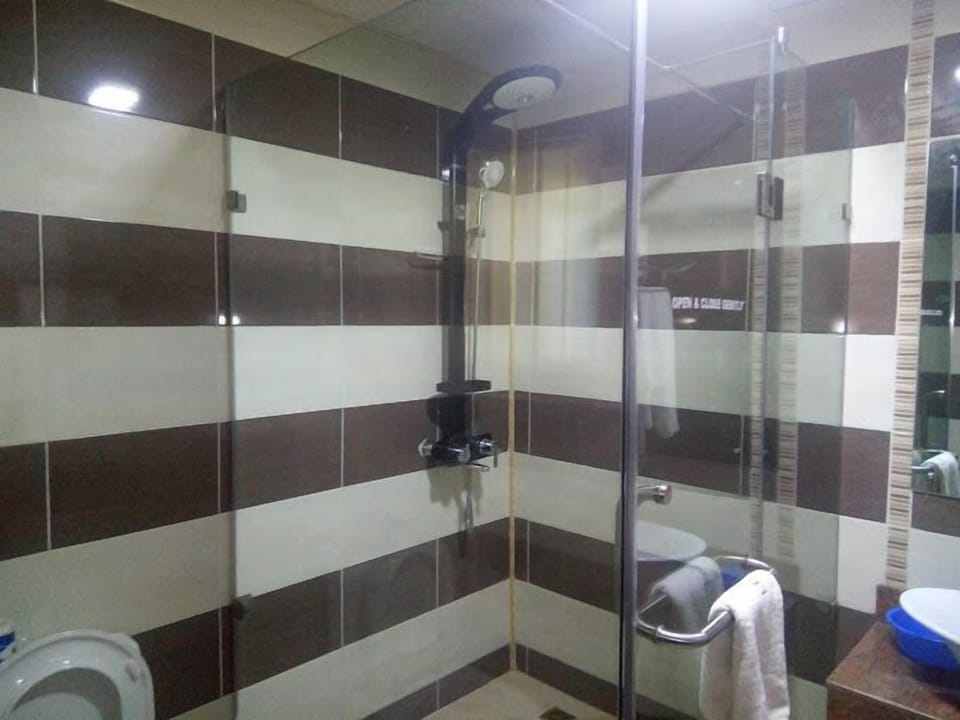 Junior Room, Balcony, City View | Bathroom | Free toiletries, hair dryer, towels, soap