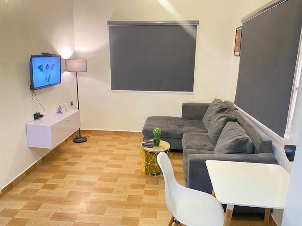 Economy Room, Balcony, City View | Living area