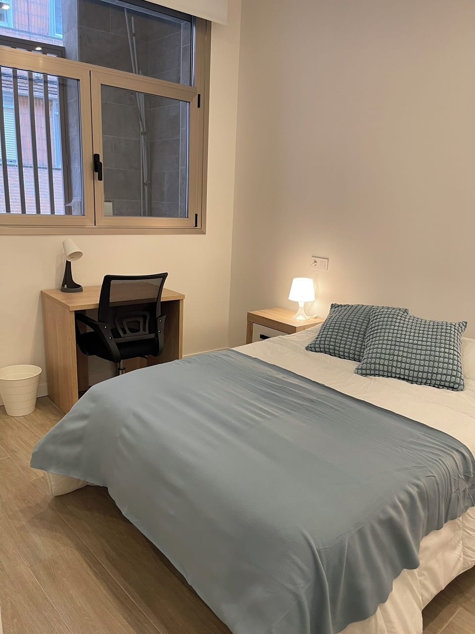Apartment | Desk, laptop workspace, soundproofing, free WiFi