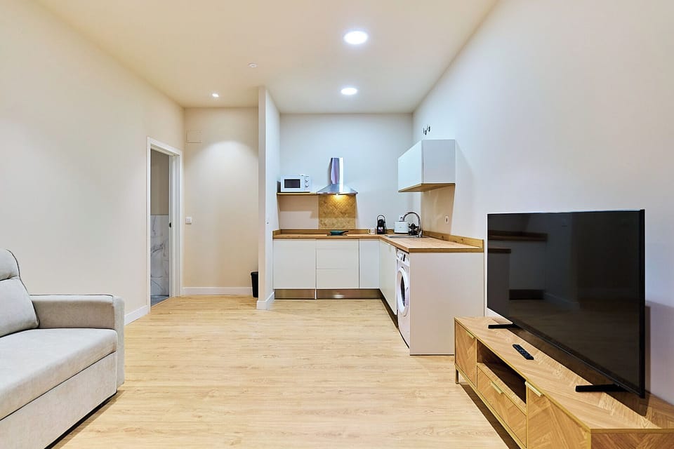 Superior Studio | Private kitchen | Mini-fridge, microwave, oven, stovetop