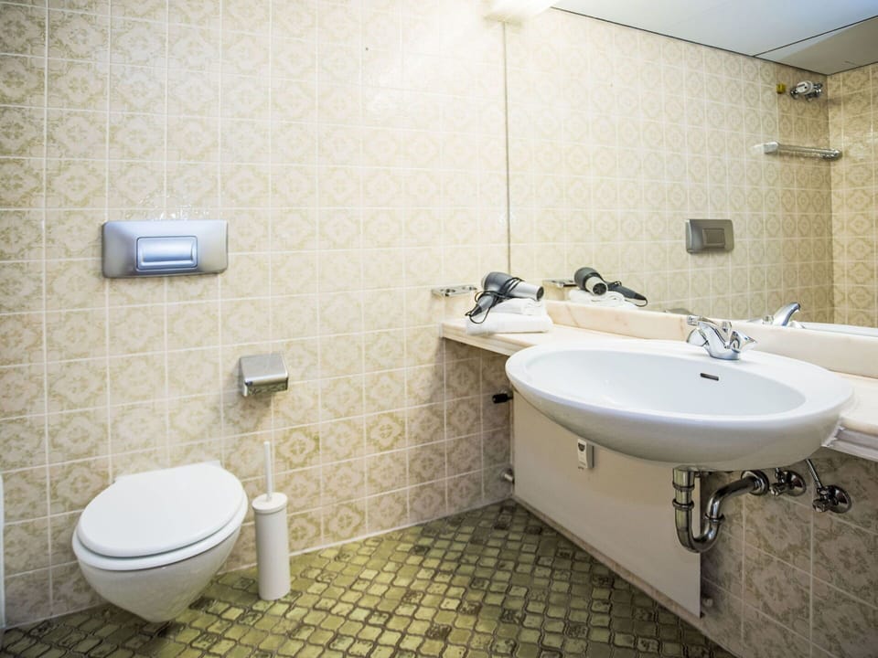 Plumbing Fixture, Flooring, Bathroom Sink, Bathroom, Floor, Interior Design, Sink, Tap, Plumbing, Toilet